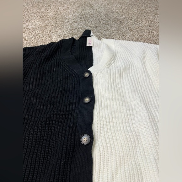 Boutique LikeLove Black and Cream two tone button up sweater cardigan size Large - Picture 3 of 8